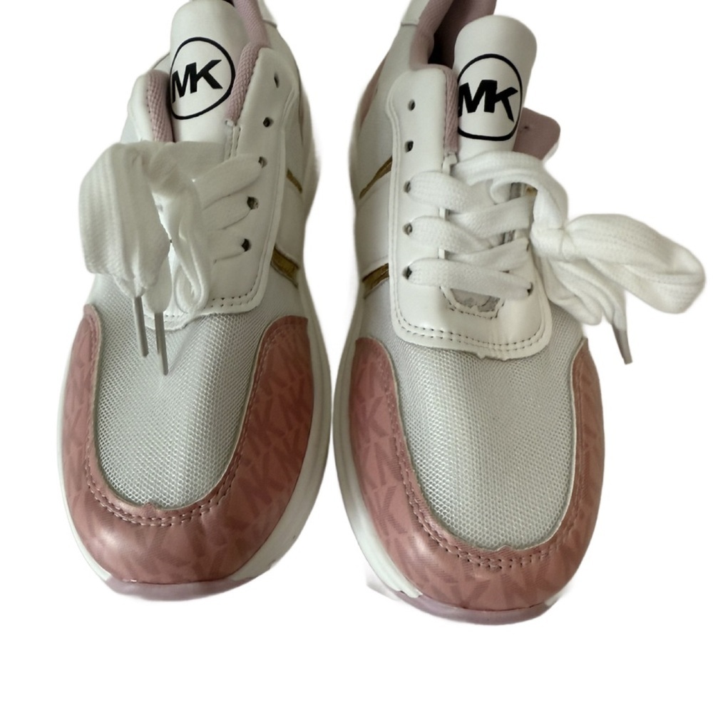 Fashion White and Pink Sneakers. 8